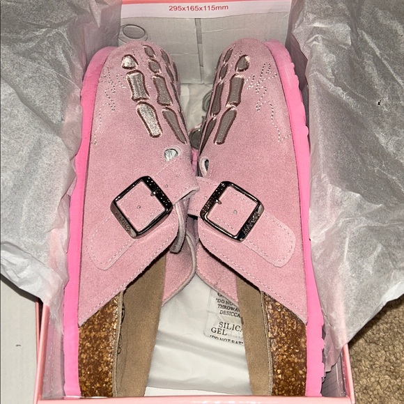 NWT Octavious Marks ‘Crème Rose’ Fish Skeleton Clogs SOLD OUT ON SITE - Picture 3 of 6